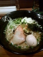 「塩らーめん 730円 煮玉子100円」@イツワ製麺所食堂 東神奈川店の写真