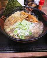 「こってり醤油（700円）+ネギ（110円）」@らーめん尾道学校 東大宮分校の写真