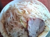 「小ラーメン（700円）+野菜・玉ねぎ」@製麺所 豚とこむぎの写真