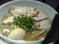 「荒煮干しそば+肉玉入り」@煮干し 青樹の写真