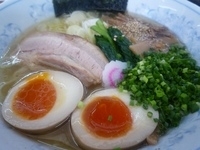 「黄金ラーメン（かた茹で）（900円）+青ネギ（150円）」@MENYA 食い味の道有楽の写真