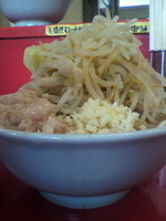 「ラーメン小（全マシ、ニンニクダブル）」@ドン-キタモトの写真