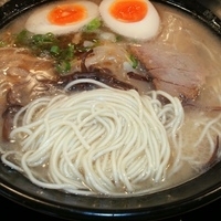 「らーめん（600円）+味玉（100円）」@九州らーめん 學金の写真