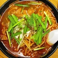 「韓国風スタミナモツラーメン」@とんこつラーメン とんまるの写真