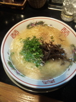 「博多とんこつラーメン+替え玉（硬め）」@陣屋の写真