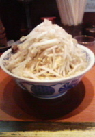 「ラーメン（600円）ヤサイ少し多目+ニンニク+アブラ少し」@麺香房 暖々の写真