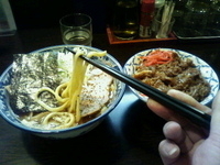 「らーめん小 牛スジ丼小」@兎に角 松戸店の写真