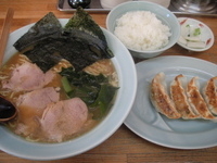 「らーめん + Aセット（餃子5個・半ライス・お新香）」@らーめん 大五郎の写真