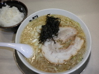 「ラーメン（730円）半飯（100円）」@らーめん潤 蒲田店の写真