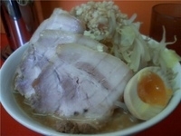 「ラーメン 700円 + 豚 150円 （ヤサイ + ニンニク）」@モッコリ豚の写真