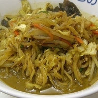 「カレーそば《スープのない野菜麺》小ライス付 ￥800」@ラーメンハウス ふらの 藤阿久店の写真