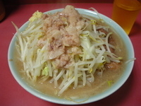 「ダブル小ラーメン（900円）ヤサイニンニクアブラ」@ラーメン二郎 歌舞伎町店の写真