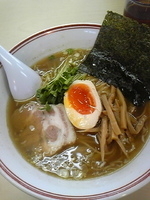 「正油細麺 680円」@あぢとみ食堂の写真