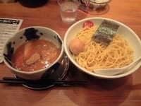 「節骨つけ麺+味玉（大盛）」@節骨麺たいぞう 池袋東口店の写真