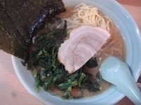 「ラーメン（並）ほうれん草増」@横浜ラーメン 武蔵家 日吉店の写真