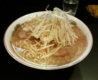 「豚入り大盛りらーめん（野菜・ニンニク・辛め）」@ラーメン 新橋店の写真