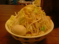 「雷ラーメン大盛り+野菜増し+アブラ」@雷 北松戸本店の写真