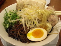 「黒トンコツ極めトロチャーシュー980円」@越後新潟麺処 極一 ラーメン国技館店の写真