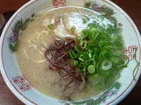 「ラーメン 300円（福岡ウォーカー半額クーポン券使用の為。通常6」@初代 だるま キャナルシティラーメンスタジアム2店の写真