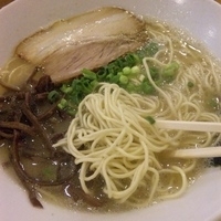 「ラーメン（バリカタ）+替玉2（ハリガネ） 680円+120円x2」@博多長浜ラーメン フクフクの写真