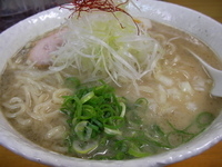 「醤油らーめん（+大盛）」@らーめん 弥七の写真