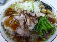 「青島ラーメン（600円）+自家製チャーシュー（50円）+自家製め」@青島食堂 秋葉原店の写真