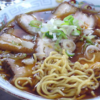 「チャーシューメン（麺硬め）（650円）、煮カツ皿（650円）」@喜楽の写真