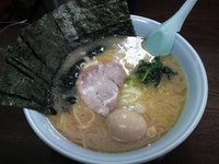 「ラーメン中盛り+味玉+海苔」@とんぱた亭 片倉町店の写真