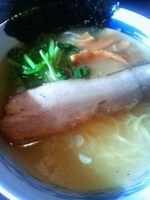 「白らーめん・細麺（650円）」@野田醤油ラーメン 麺屋あじくま 柏店の写真