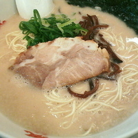 「とんこつらーめん（カタメ）￥500 替え玉×1（粉落し）￥0」@博多風龍 水道橋店の写真