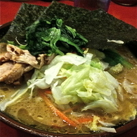 「ラーメン（￥630）野菜畑（￥40）」@家系総本山 ラーメン吉村家の写真