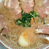 「博多ラーメン（麺カタメ・こってり）¥650 チャーシュー¥200」@博多屋台の写真