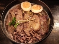 「特製らーめん（900円）+大盛（100円）」@燈の車の写真