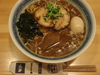 「正油あらびき+煮玉子」@ボニート・ボニートの写真