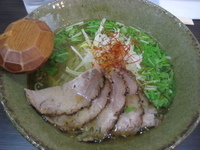 「海老薫琥珀チャーシュー麺+入江の実家米」@天雷軒 東日本橋本店の写真