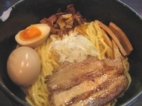 「油めん+味玉」@麺や 鐶の写真