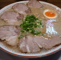 「博多チャーシュー（こってり）+替え玉（ハリガネ）」@博多屋台の写真