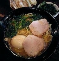 「ラーメン 並（脂ふつう・味ふつう・麺かため）+味玉+キャベチャー」@家系ラーメン 浮浪雲の写真