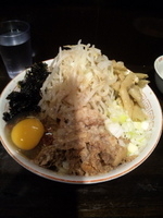 「塩まぜそば + 生卵」@らーめん まぜそば がっつんの写真