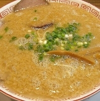 「屋台ラーメン（ふつう麺）￥650+替え玉（博多麺）￥100」@博多屋台の写真