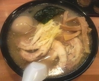 「極塩（大盛）+チャーシュー+味付玉子+餃子」@麺屋 竜の写真