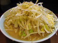 「ラーメン（ヤサイマシマシニンニクカラメ）@700」@ラーメン二郎 池袋東口店の写真