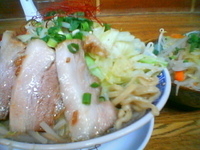 「塩麺/ヤサイマシ+小ブタ（￥700+￥150）」@明心角ふじの写真