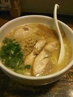 「白鶏らーめん（大盛）+味玉（My箸サービス）」@鶏の穴の写真