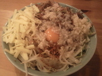 「まぜそば+チーズ（背脂・にんにく）」@えぼし麺 菜良の写真