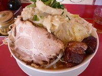 「笑三郎（特盛り+ヤサイマシ+アブラマシ）」@笑堂の写真