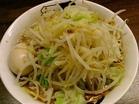 「半熟味玉そば 大 （ニンニク少し） ￥800」@雷 北松戸本店の写真