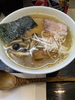 「らーめん + 味付メンマ」@らーめん新源地の写真