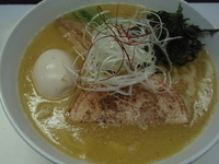 「しおらーめん（650円）+中盛（50円）+味玉（100円→RBク」@塩ラーメン・つけめんのお店 はないちの写真