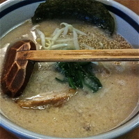 「背脂入りらーめん（￥650）ライス（ランチ￥0）」@麺友 一誠の写真